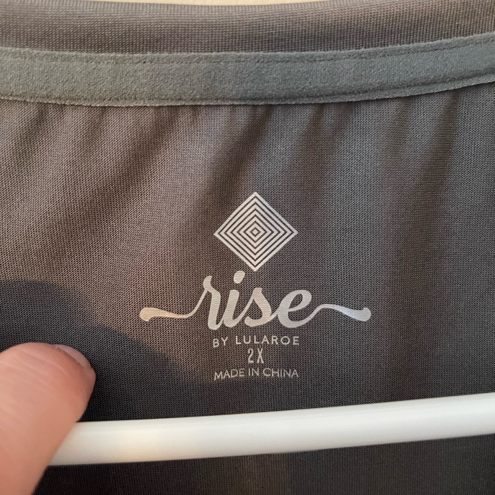 Lularoe Rise workout top - Picture 3 of 3